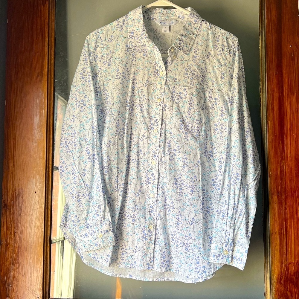 Beautiful small floral print button up blouse